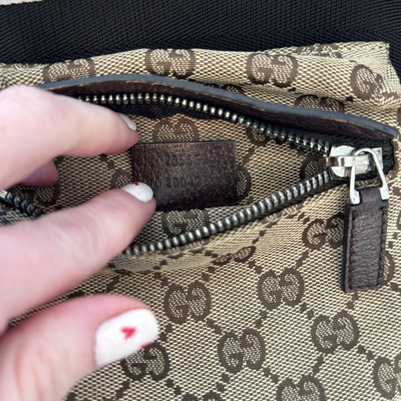 🔥GUCCI MONOGRAM CROSSBODY BELT BAG🔥 - Picture 8 of 15
